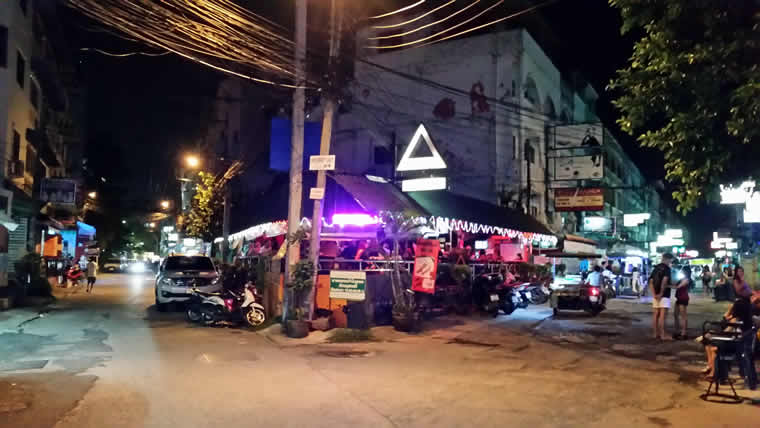 Triangle bar Soi Chaiyapoom